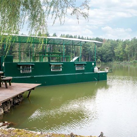Comfy Houseboat In Florennes Next To The Forest Eksteriør billede