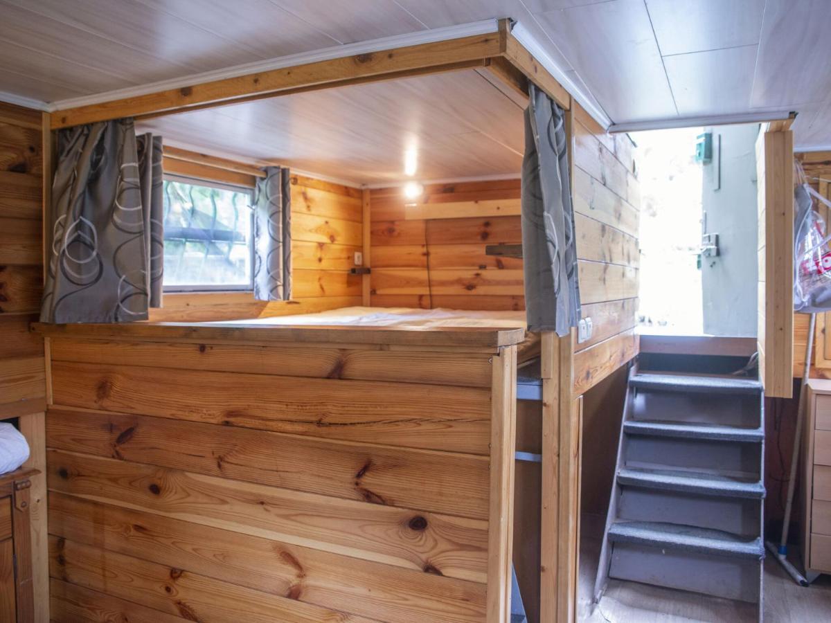 Comfy Houseboat In Florennes Next To The Forest Eksteriør billede