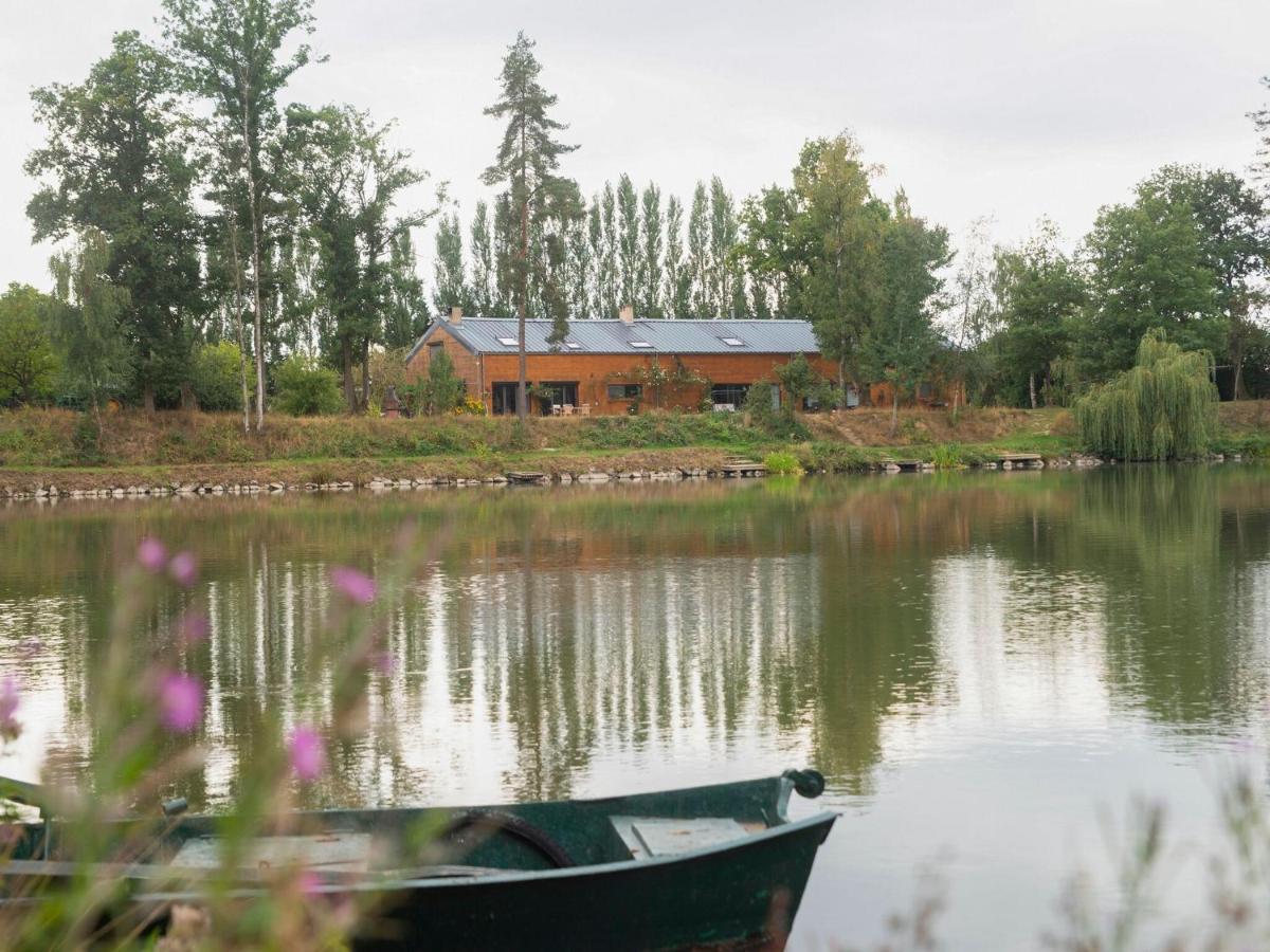 Comfy Houseboat In Florennes Next To The Forest Eksteriør billede